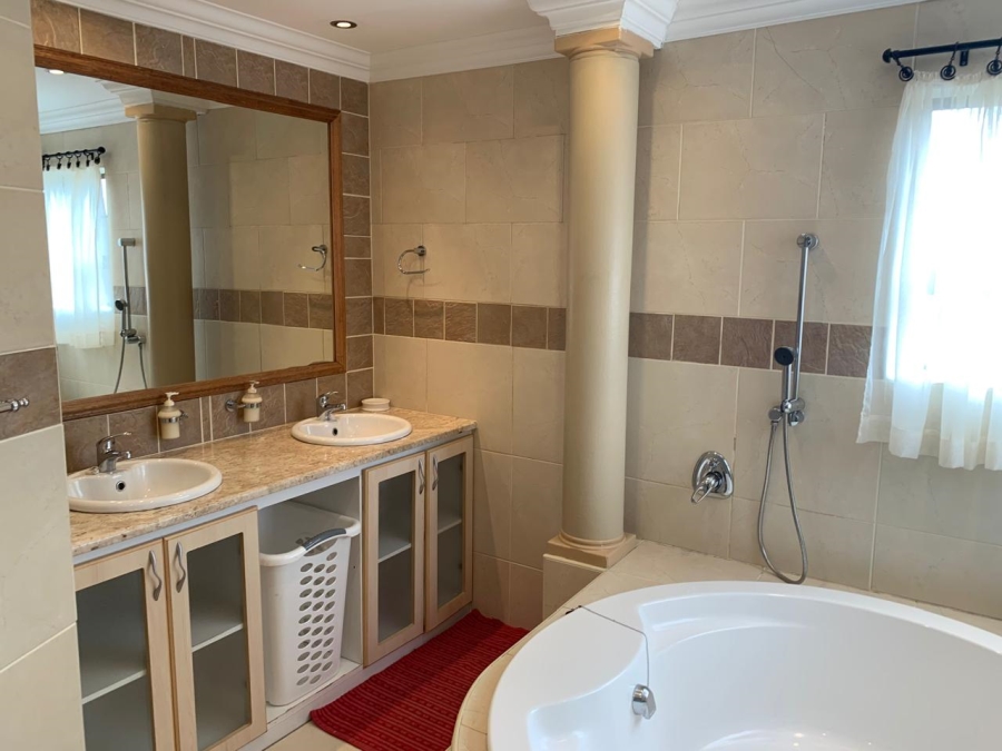 To Let 5 Bedroom Property for Rent in Diaz Beach Western Cape